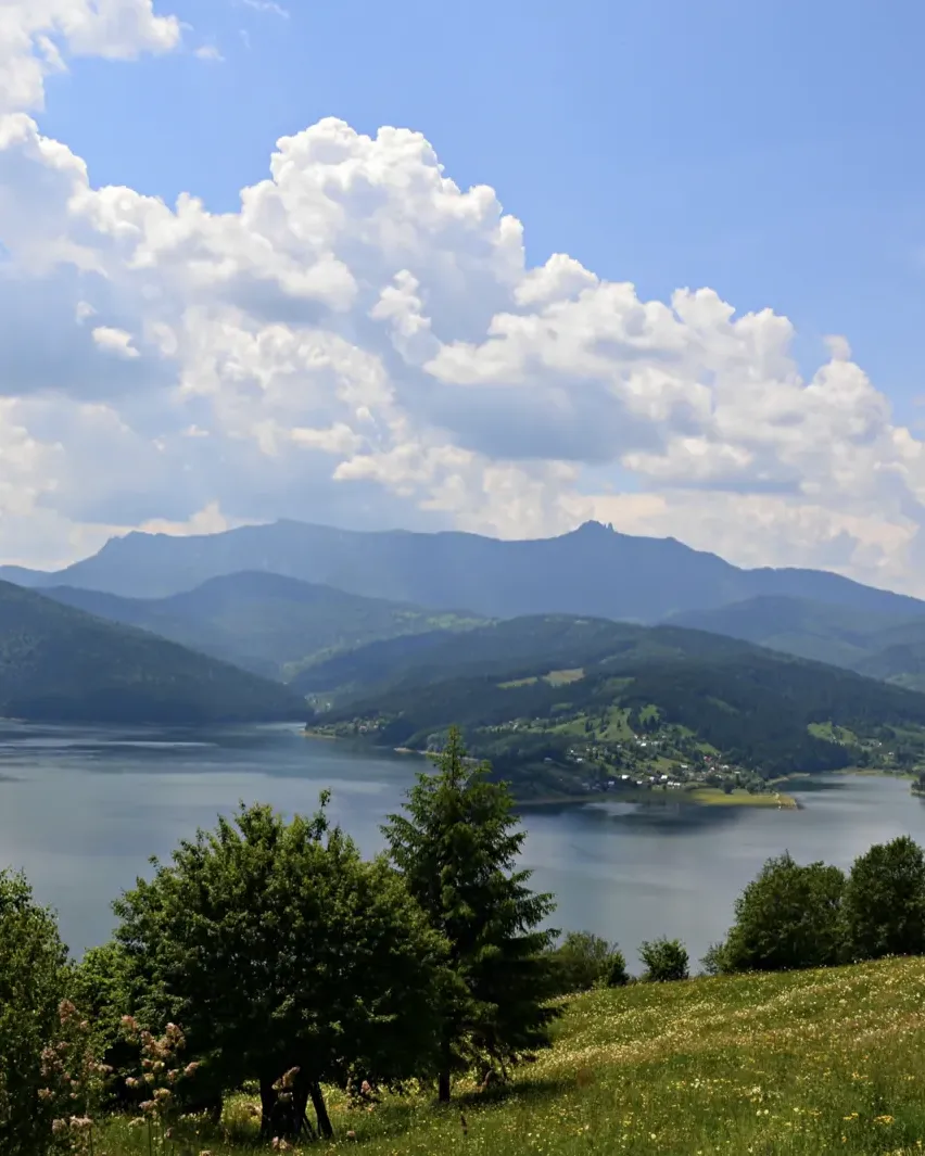 Izvorul Muntelui Lake (Lake Bicaz)